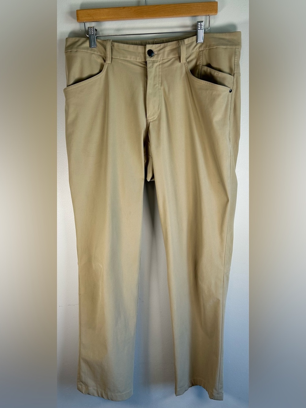 Lululemon Men's ABC Pants Size 35X32.5 Tan Beige Warpstreme Chino Classic
